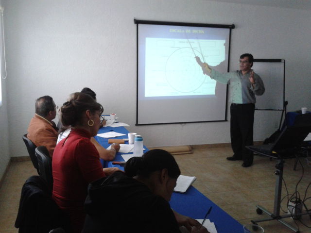 Exponiendo.